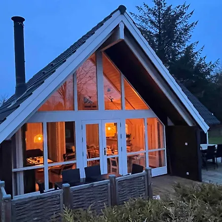 Lovely Kalmar House In Stunning Nature בית נופש Tranekær